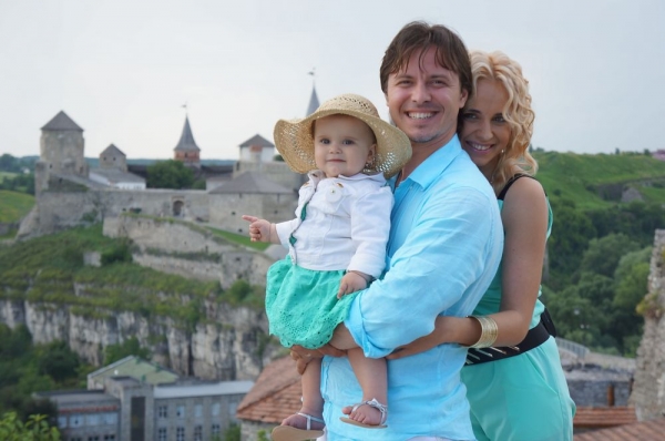 Лилия Ребрик и Андрей Дикий с дочкой (фото: http://vk.com/idlrebrik)