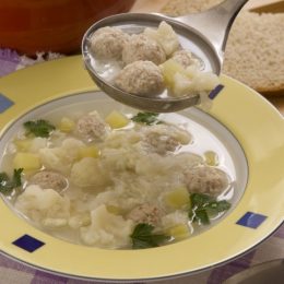 Первый мясной прикорм: готовим диетические фрикадельки для грудничка