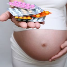 Ученые бьют тревогу из-за приема парацетамола во время беременности