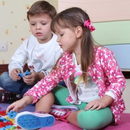 Как научить ребенка общаться с незнакомыми людьми, если есть страх