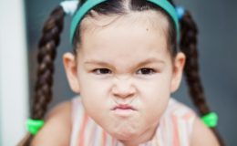 Как отличить детские капризы от детской невралгии — подсказки для родителей