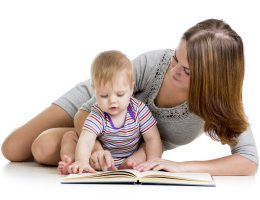 Как правильно читать книги с грудничком?
