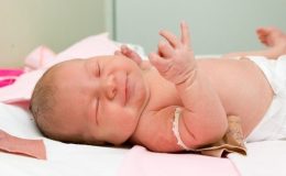 Зачем новорожденного показывать невропатологу?