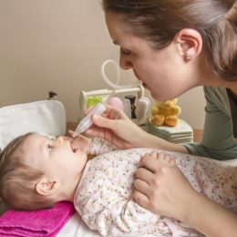 Насморк у грудничка: как облегчить симптомы?