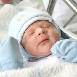 Как зарегистрировать ребенка не выходя из роддома: список документов и важные моменты