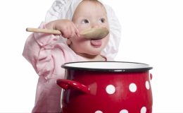 Чем занять ребенка, если мама готовит?