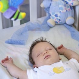 Порушення сну у немовляти – чому це відбувається?