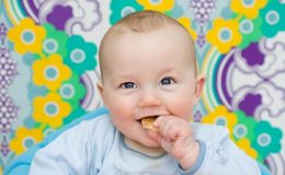Не опасно ли давать ребенку до года детское печенье?