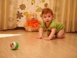 Ученые: детям полезно спать на овчине
