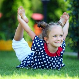 Как укрепить спину и пресс малыша? 8 лучших упражнений