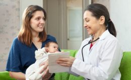 Відвідування лікарів з дитиною до року – як організувати похід із крихтою?