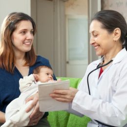 Посещение врачей с ребенком до года — как организовать поход с крохой?