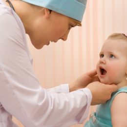 Стоматит у дитини – види, симптоми, причини, лікування та профілактика