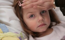Мами будьте уважні: як відрізнити та лікувати кір у дитини