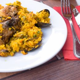 Паэлья с курицей и мидиями. Рецепт