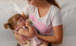 Дитина почала кусати груди — як бути?