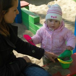 Переохолодження грудей мами, що годує під час зимової прогулянки з дитиною