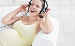Какую музыку полезно слушать будущим мамам?