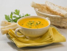 Гороховый суп-пюре с перепелиными яйцами для детей