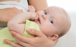 Грудне вигодовування – в одному грудях майже немає молока, як бути?