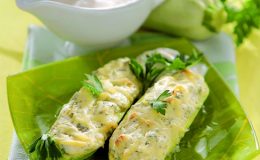 Кабачки запеченные с сыром, яйцом и зеленью