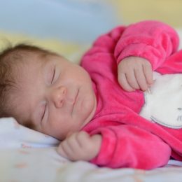 Если дрожит подбородок у новорожденного: консультирует детский невролог
