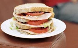 Профилактика простуды: вкусные бутерброды с луком (Видео)