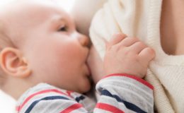 Правильное прикладывание к груди —  5 простых движений для комфортного вскармливания