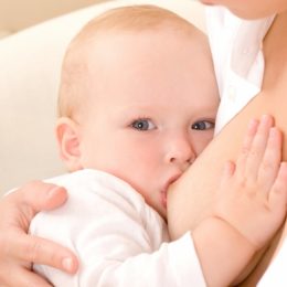 Нужно ли поить грудничка водичкой?