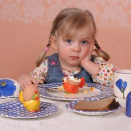 Сніданок для дітей – чим годувати немовля?