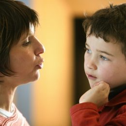 Чому дитина дурить і що з цим робити: радить психолог