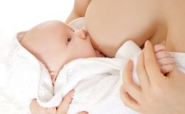 Мало молозива — новорожденный голодает?