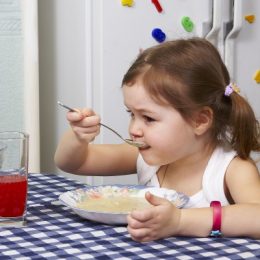 Дієтологи назвали 4 продукти для розвитку інтелекту у дітей