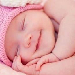 Почему младенец не спит: 10 распространённых причин