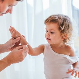 Ацикловір: чи призначають дітям?