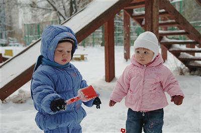 дети на улице зимой