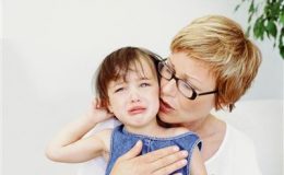 Ребенок часто обижается: как реагировать