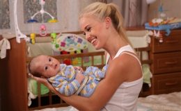 Самые удобные позы для кормления грудью: выбираем лучшую