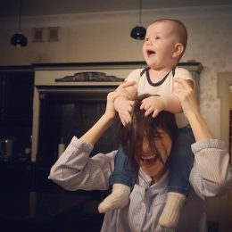 Елена Темникова показала 11-месячную дочь в уникальный момент