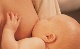 Годування груддю: як привчити дитину кусатися?
