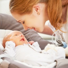 Коліки у немовляти і харчування мами, що годує: радить фахівець