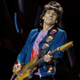 69-летний гитарист Rolling Stones Ронни Вуд стал отцом