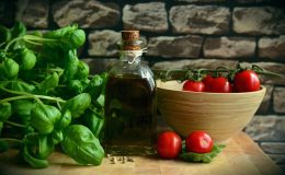 Топ-8 продуктів, які допоможуть пережити літню спеку