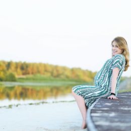 Елена Кравец показала, как нужно одеваться беременным