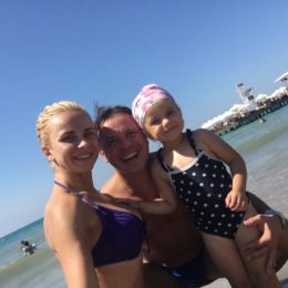 Лілія Ребрик із дочкою влаштувала фотосесію у купальниках