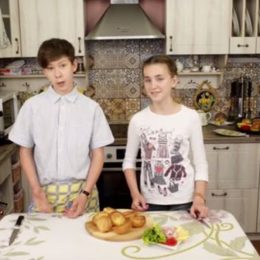 Полезные и вкусные блинные булочки: простой видеорецепт от Cool School