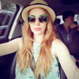 Слава з «НеАнгелів» показала кумедні фото із сином на шопінгу