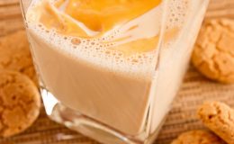 Почему нужно пить топленое молоко: незаменимые свойства продукта