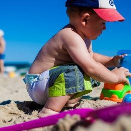 З дитиною на море: 6 підказок для першої подорожі