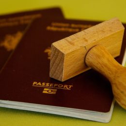 Штамп у паспорті більше не в тренді: в Україні скасували позначку про шлюб